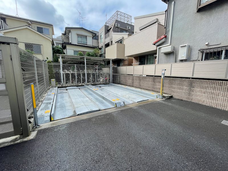エスティメゾン哲学堂 駐車場